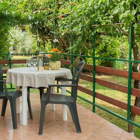 פורץ Studio And Apartment Nadia With Garden מראה חיצוני תמונה