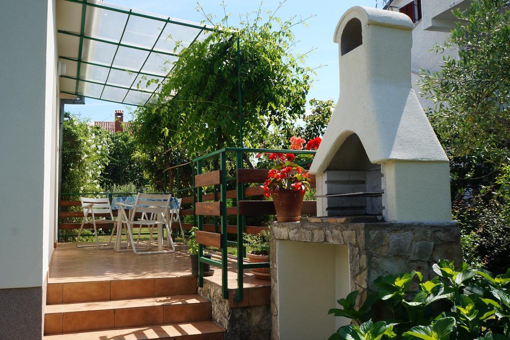 פורץ Studio And Apartment Nadia With Garden חדר תמונה