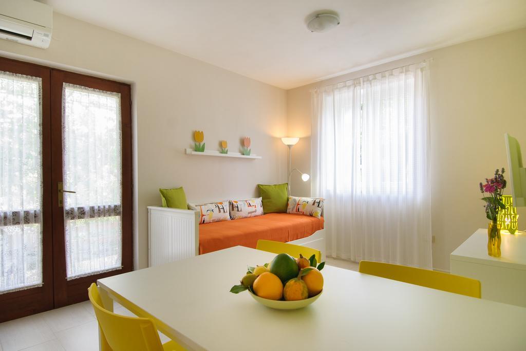 פורץ Studio And Apartment Nadia With Garden מראה חיצוני תמונה