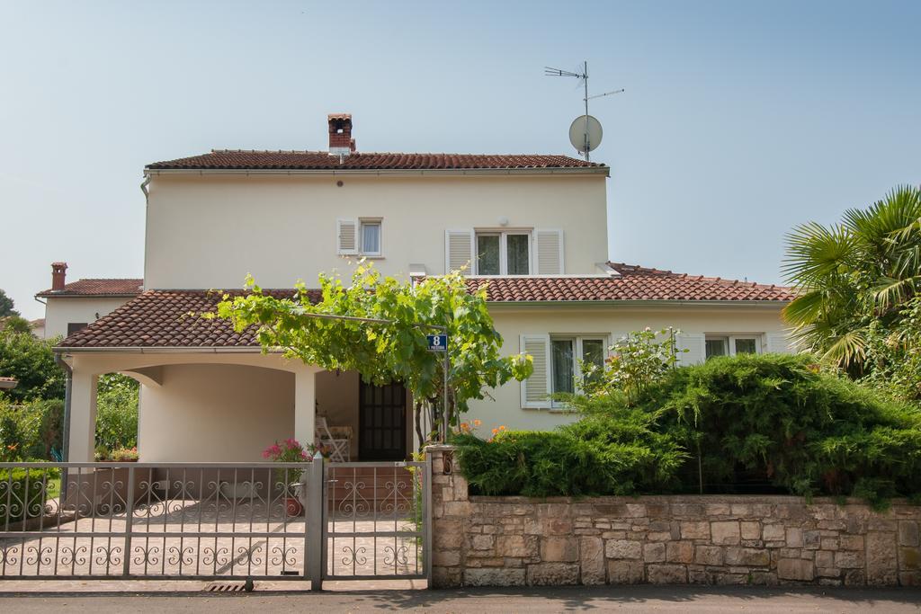 פורץ Studio And Apartment Nadia With Garden מראה חיצוני תמונה